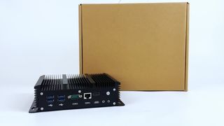 Intel Core i5 8279U İşlemci Yumuşak Yönlendirici 6 LAN 1 RS232 COM 1 RJ45 COM